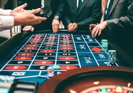 Aplikasi mobile vipbet888 dengan antarmuka permainan kasino dan taruhan olahraga