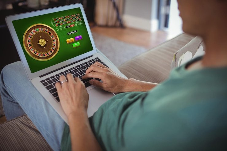 Tata letak meja BandarQ dengan kartu dan area taruhan di vipbet888